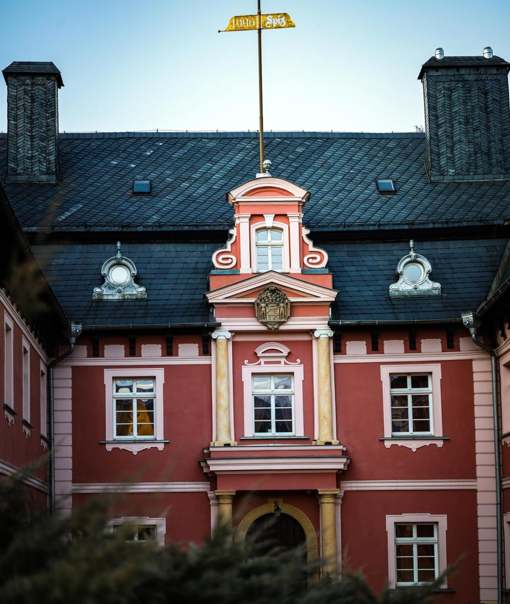Palac Spiz Milkow Kolo Karpacza Bagian luar foto